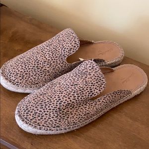 Cheetah print espadrille’s